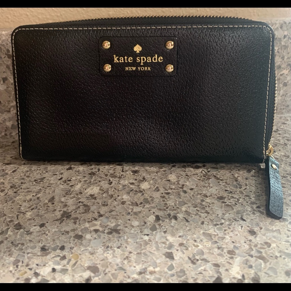 LIKE NEW…Kate Spade Zip Wallet